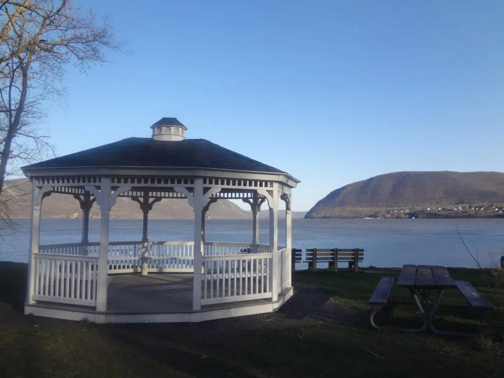 Plum Point Park / Donahue Memorial Park